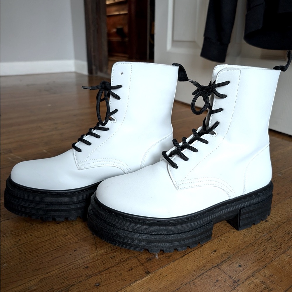 White platform combat boots ✨ONLY WORN ONCE
